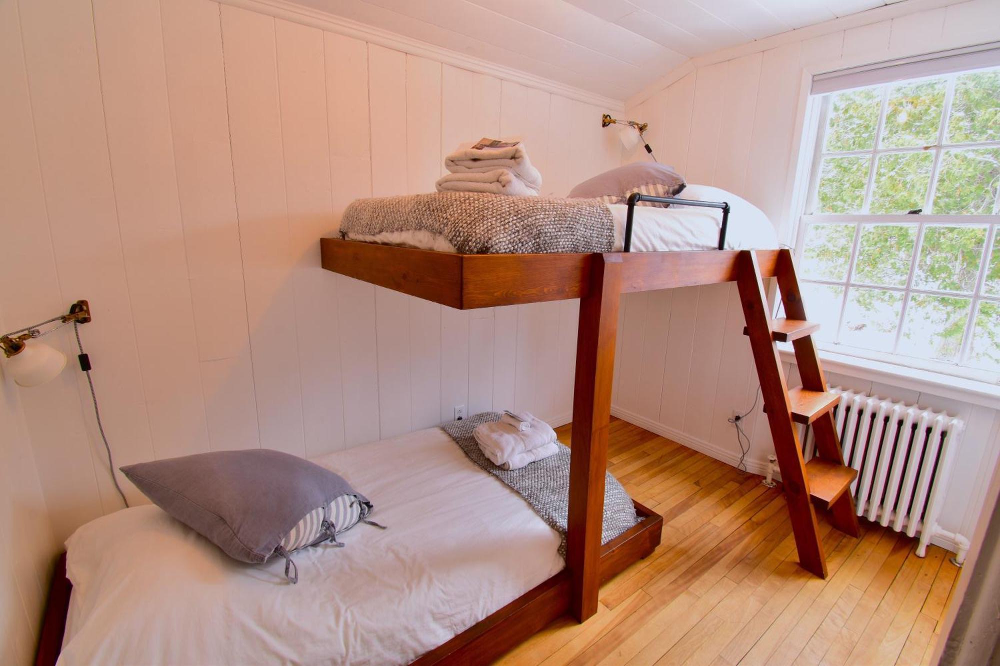 Le Partage Lodge: Destination Plein Air Et Sociale Val-Morin ภายนอก รูปภาพ