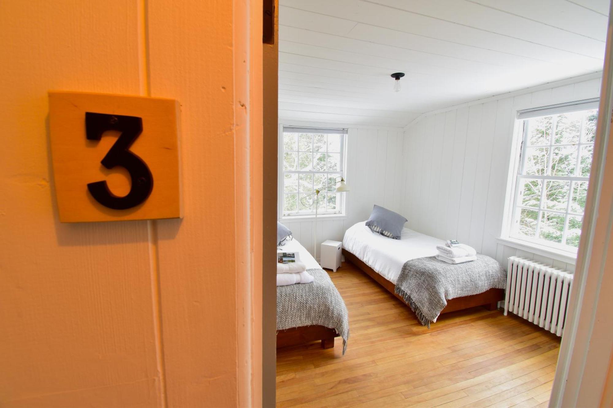 Le Partage Lodge: Destination Plein Air Et Sociale Val-Morin ภายนอก รูปภาพ