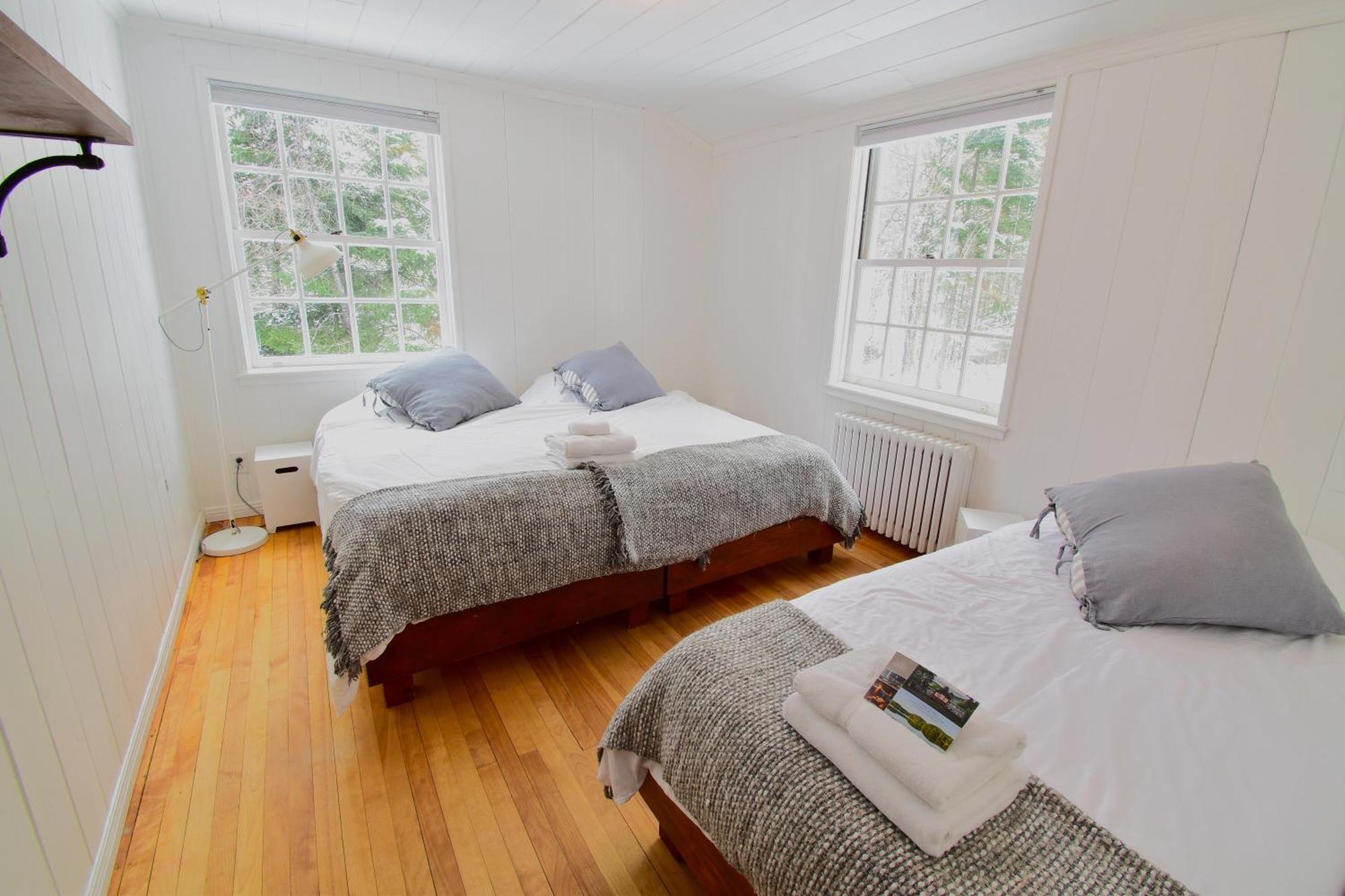 Le Partage Lodge: Destination Plein Air Et Sociale Val-Morin ภายนอก รูปภาพ