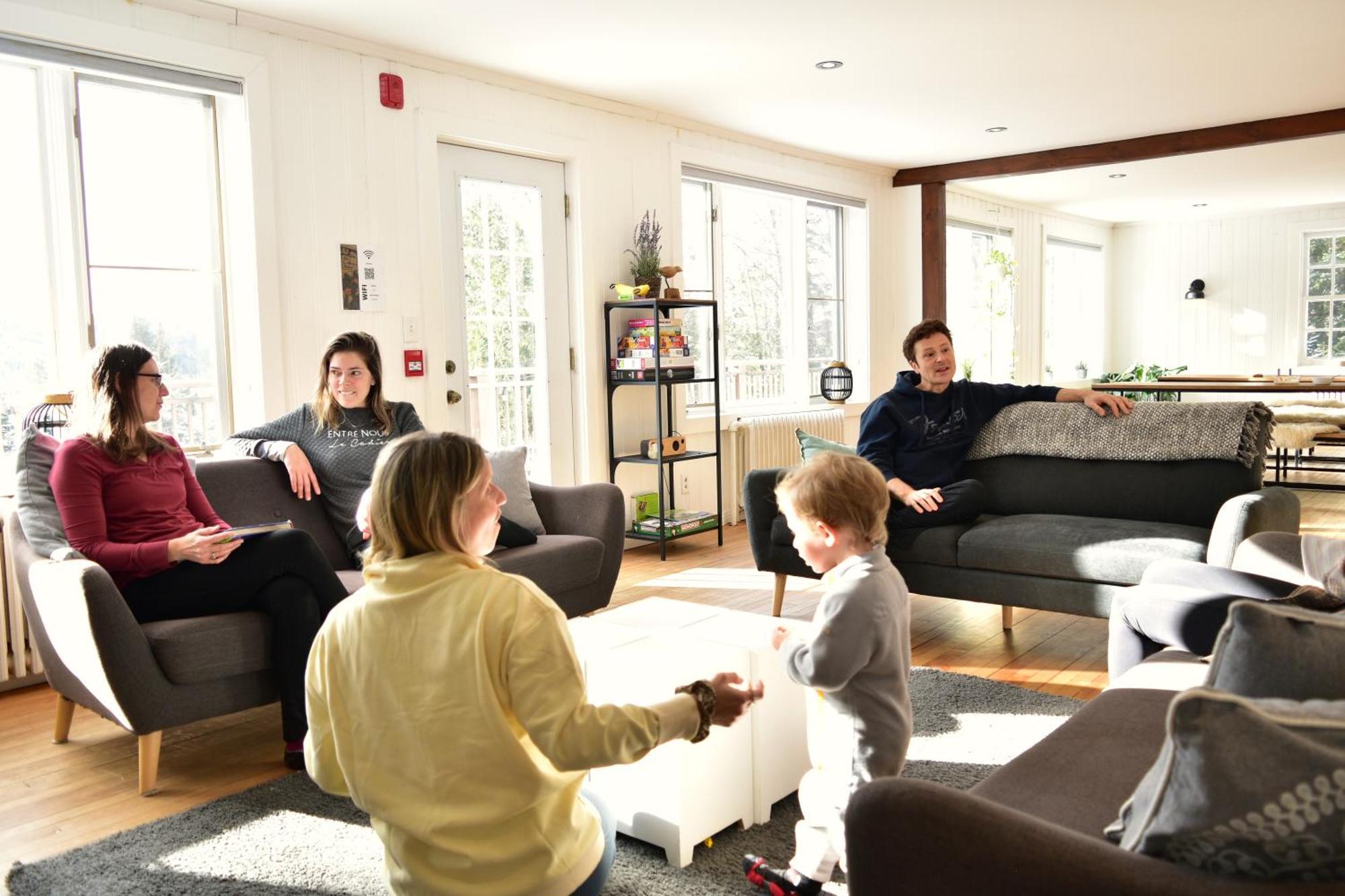 Le Partage Lodge: Destination Plein Air Et Sociale Val-Morin ภายนอก รูปภาพ