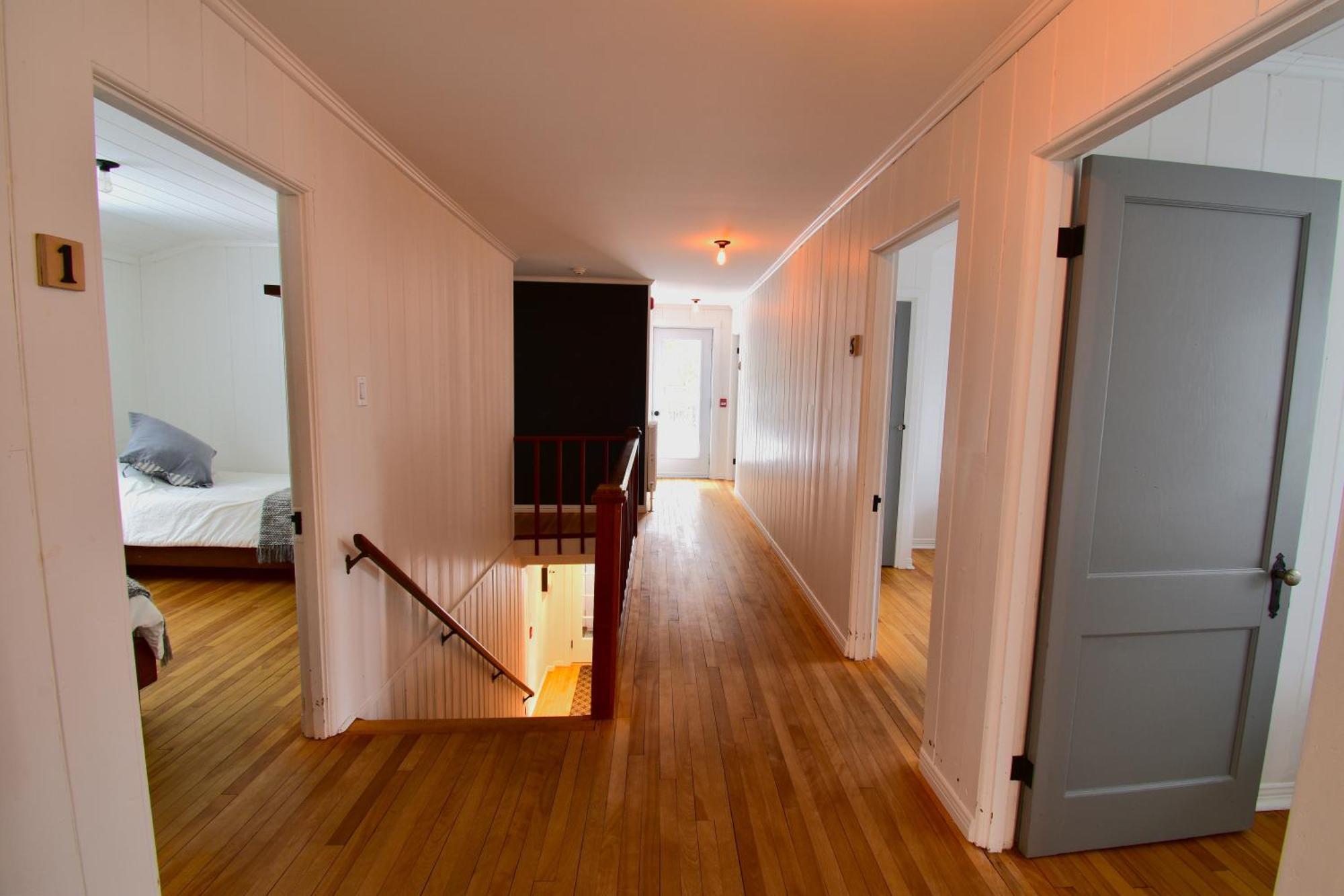 Le Partage Lodge: Destination Plein Air Et Sociale Val-Morin ภายนอก รูปภาพ