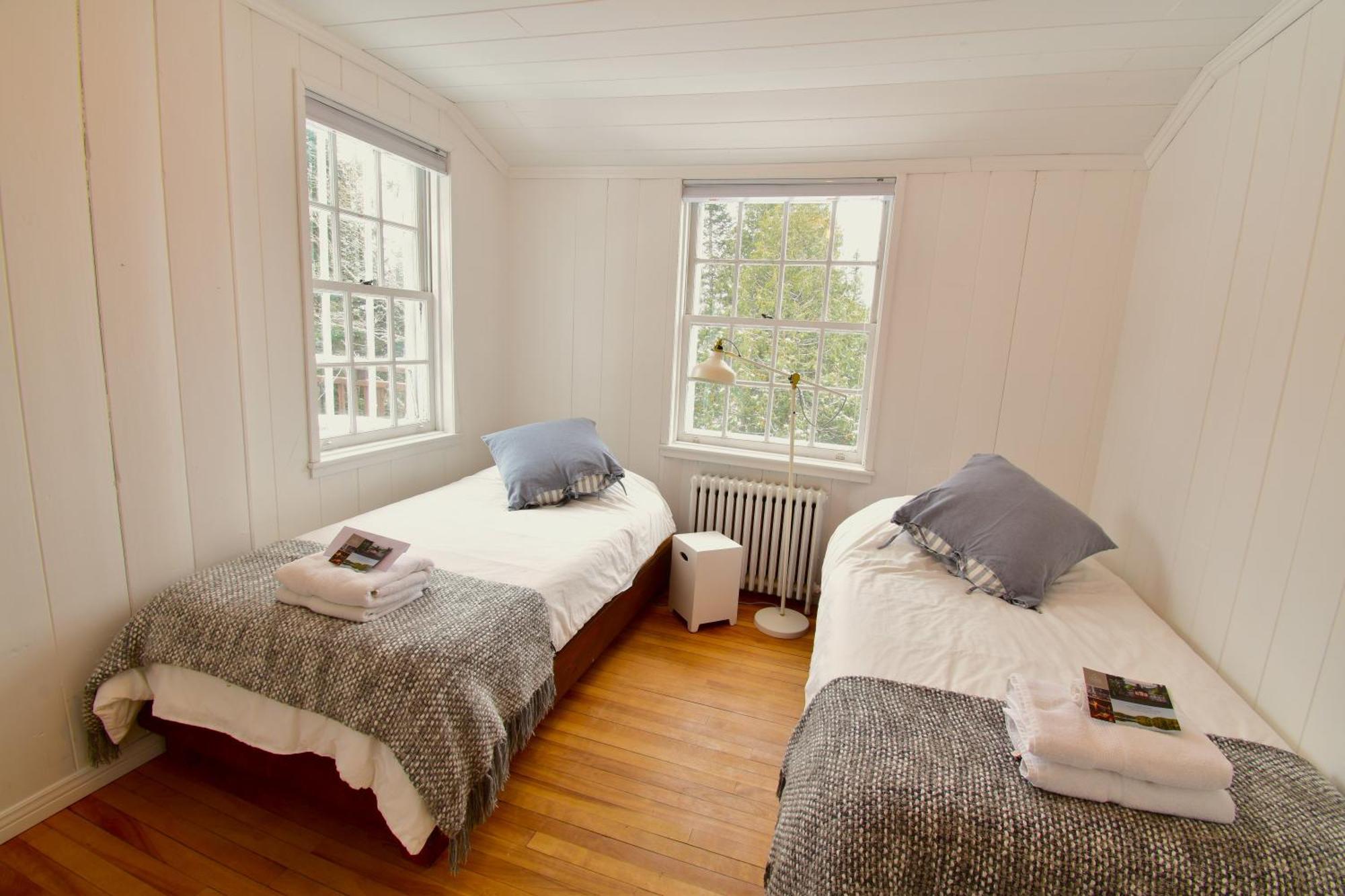 Le Partage Lodge: Destination Plein Air Et Sociale Val-Morin ภายนอก รูปภาพ