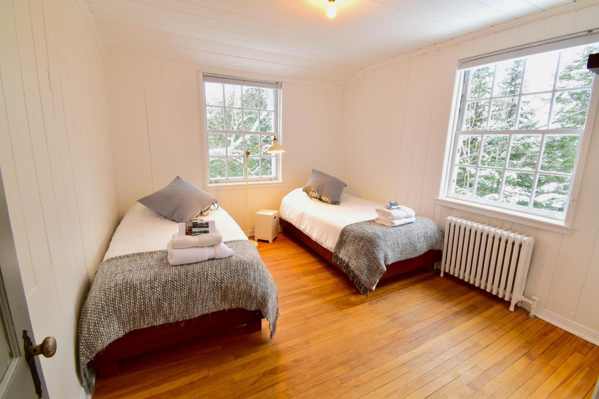 Le Partage Lodge: Destination Plein Air Et Sociale Val-Morin ภายนอก รูปภาพ