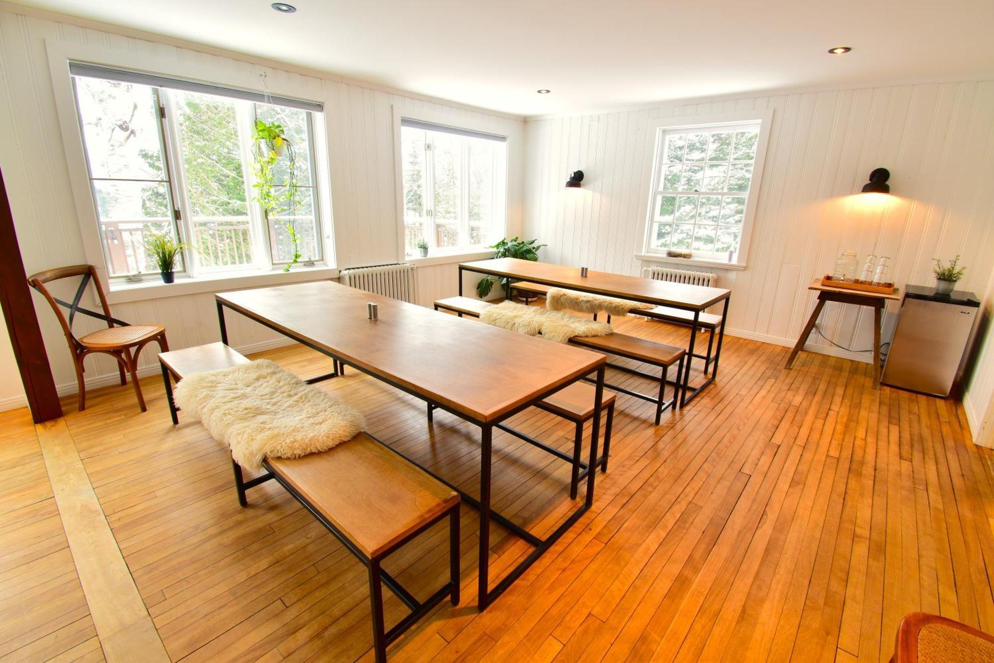 Le Partage Lodge: Destination Plein Air Et Sociale Val-Morin ภายนอก รูปภาพ