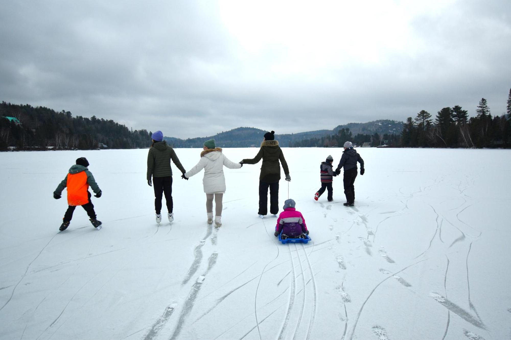 Le Partage Lodge: Destination Plein Air Et Sociale Val-Morin ภายนอก รูปภาพ