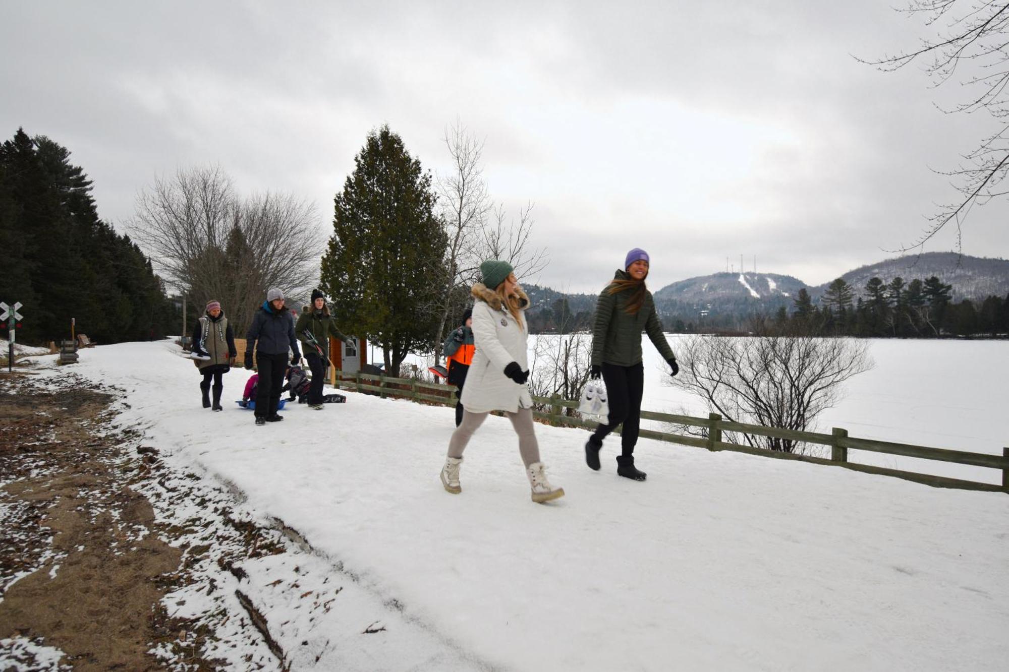 Le Partage Lodge: Destination Plein Air Et Sociale Val-Morin ภายนอก รูปภาพ