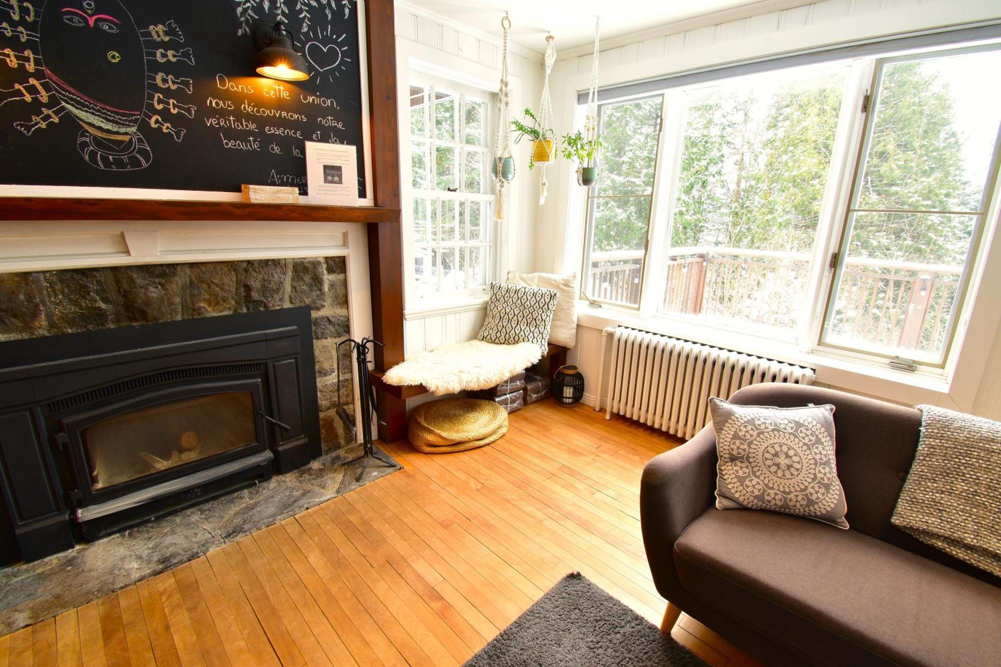 Le Partage Lodge: Destination Plein Air Et Sociale Val-Morin ภายนอก รูปภาพ