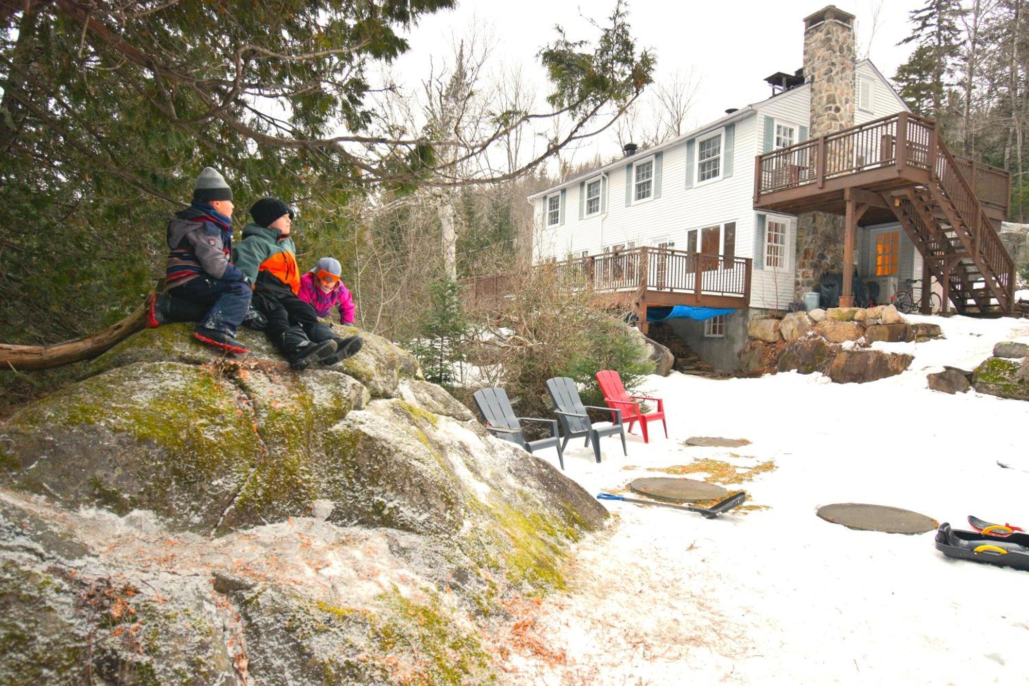 Le Partage Lodge: Destination Plein Air Et Sociale Val-Morin ภายนอก รูปภาพ