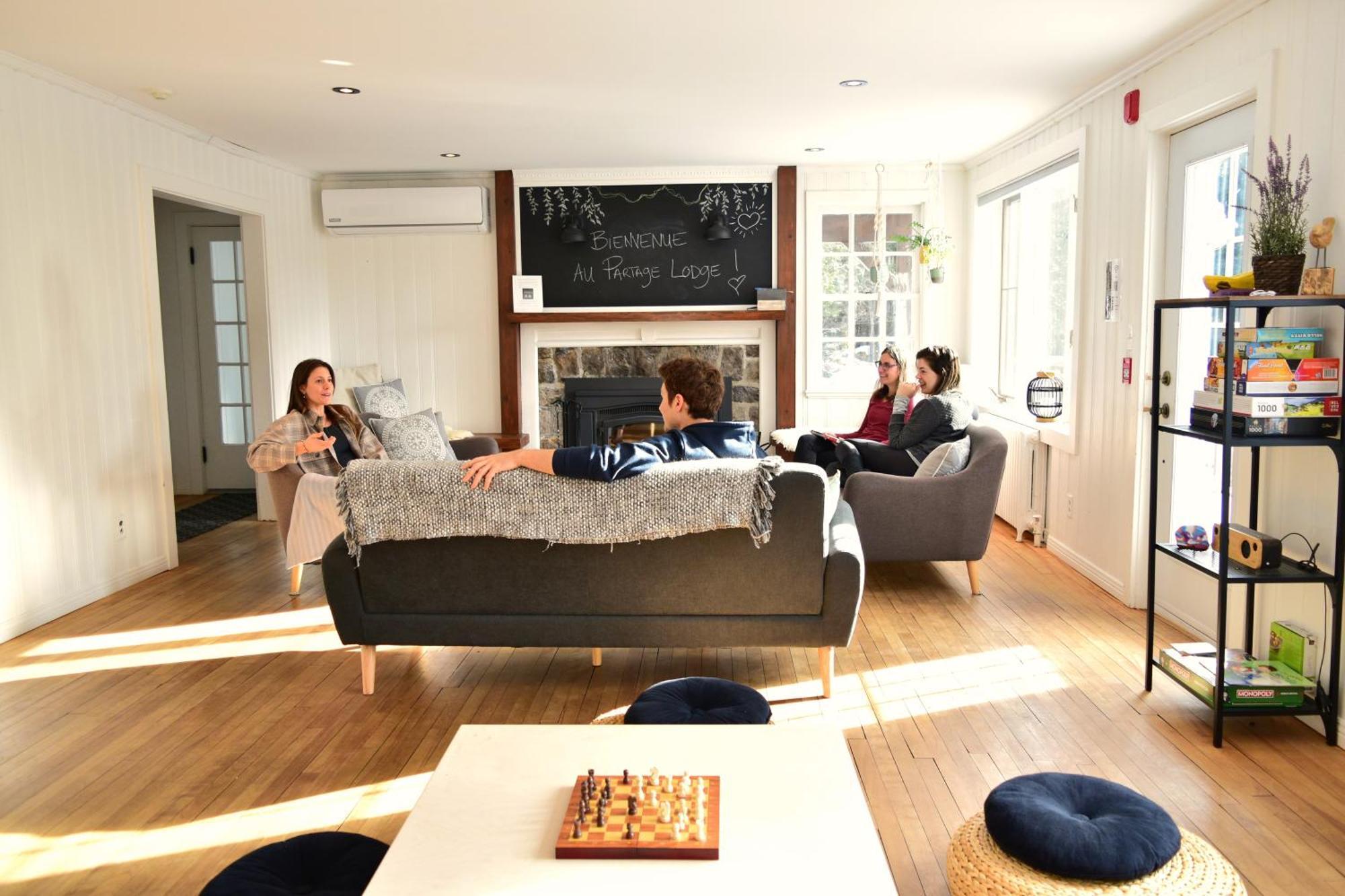 Le Partage Lodge: Destination Plein Air Et Sociale Val-Morin ภายนอก รูปภาพ